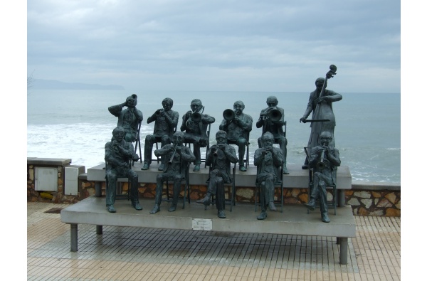 Monument a la Cobla