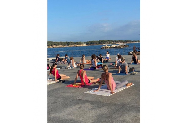 Ioga a la platja